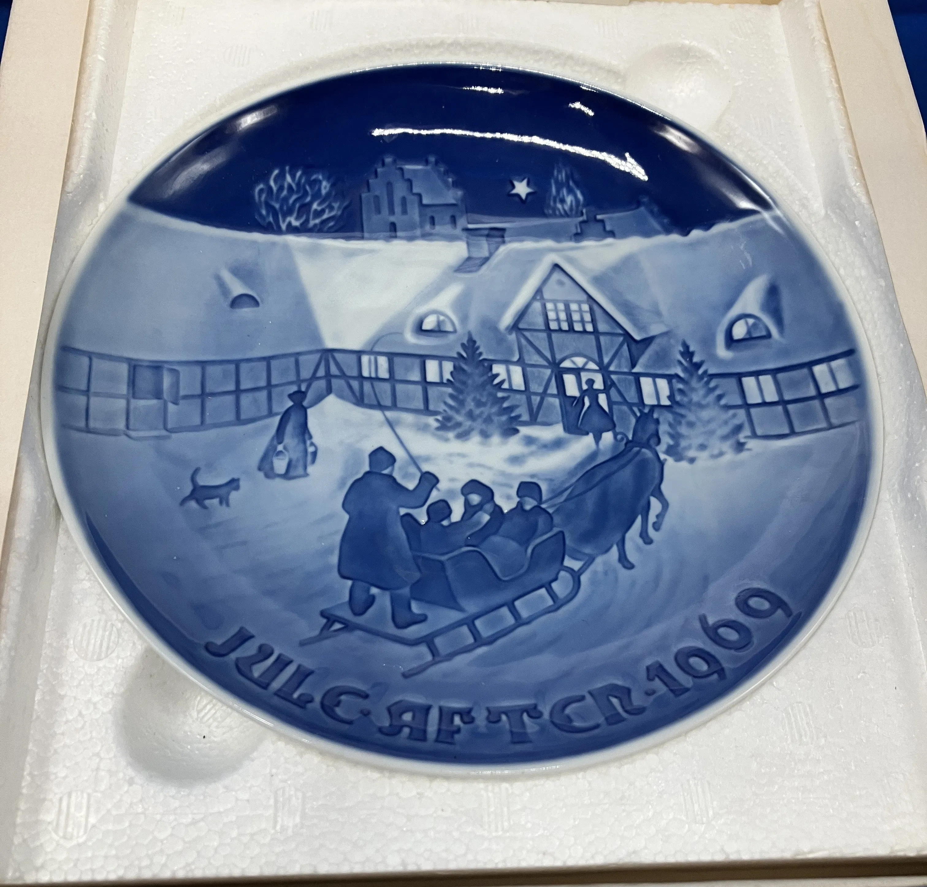Christmas Plate Bing & Grondahl 1969 Arrival of Guests Denmark