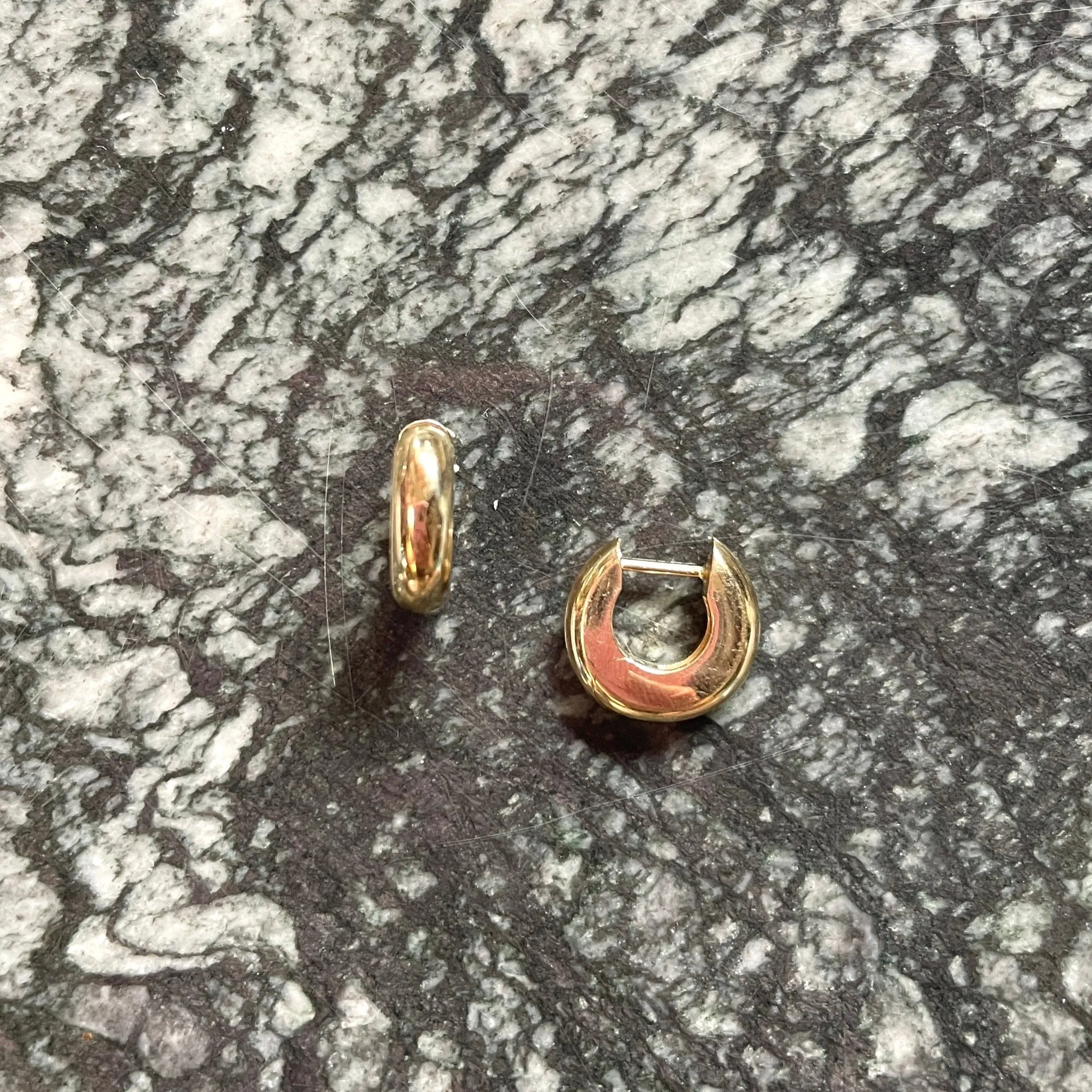 EVERYDAY CHUNKY Huggie Earrings