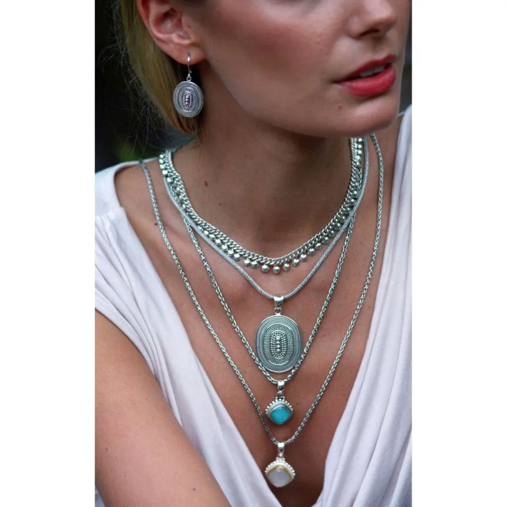 ID P002MPF MOTHER OF PEARL & QUARTZ PENDANT