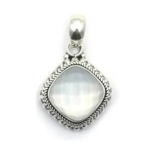 ID P002MPF MOTHER OF PEARL & QUARTZ PENDANT