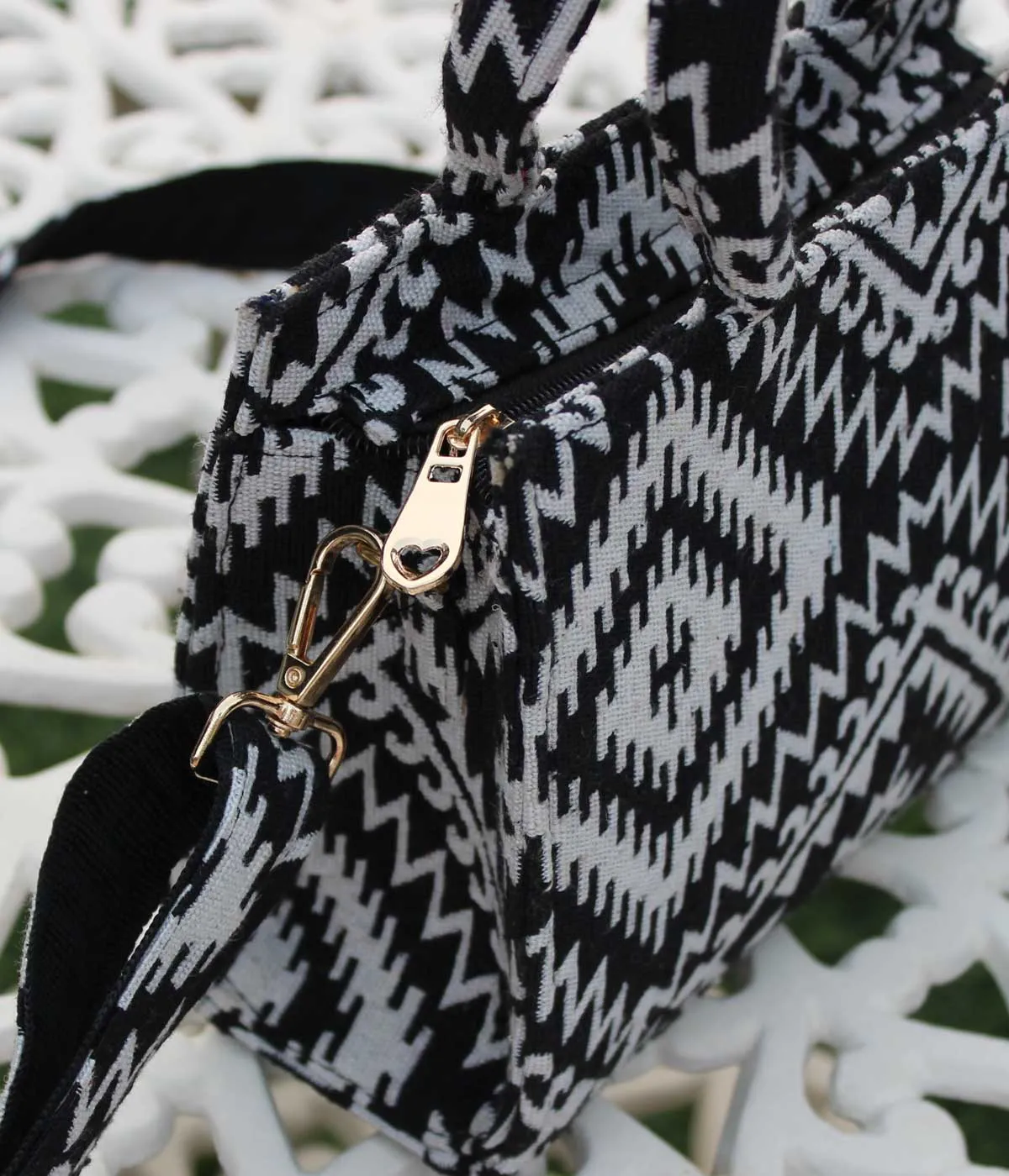 JACQUARD TEXTURED SMALL TOTE BAG