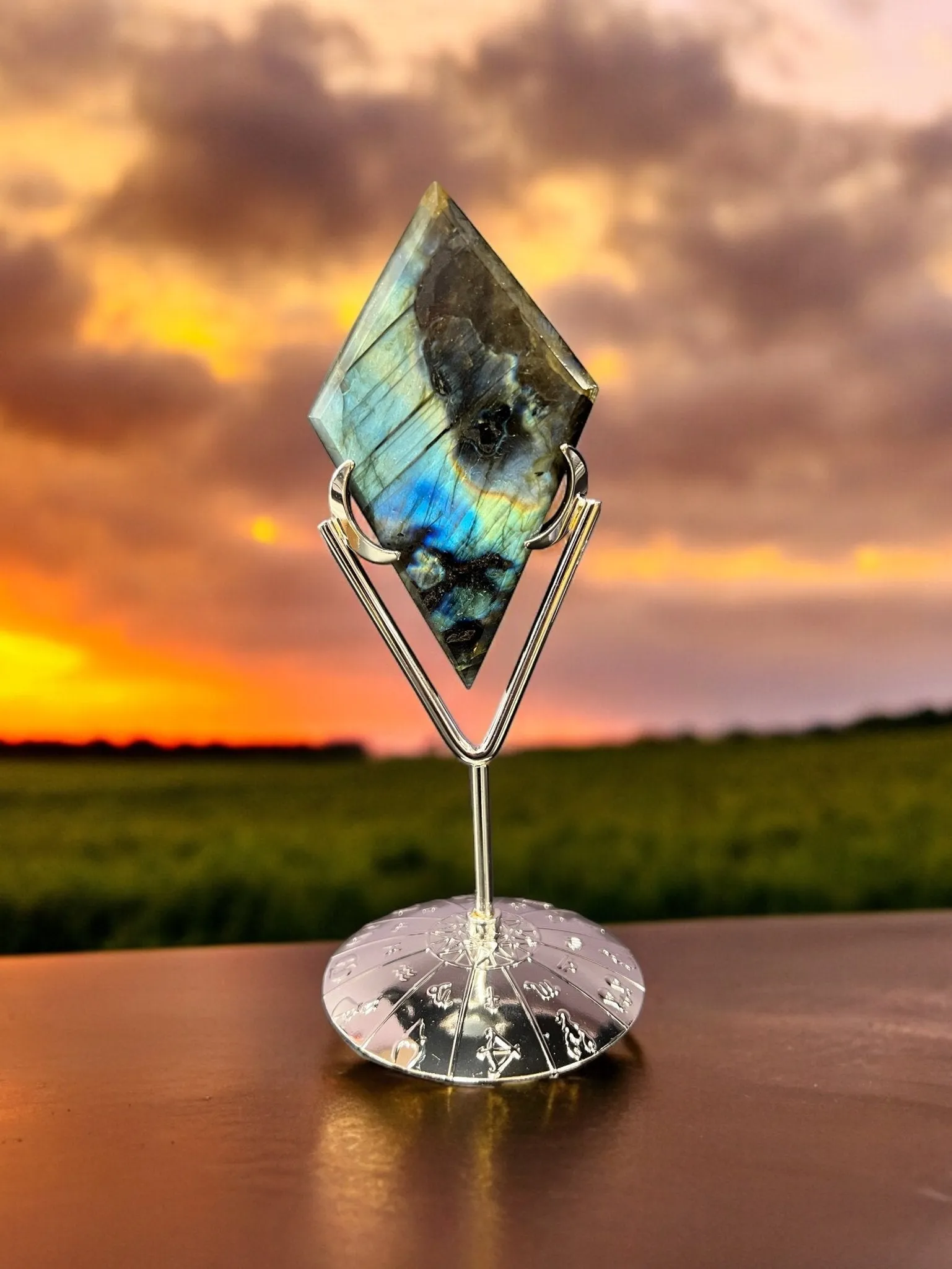 Labradorite Rhombus / Diamond with Zodiac Stand
