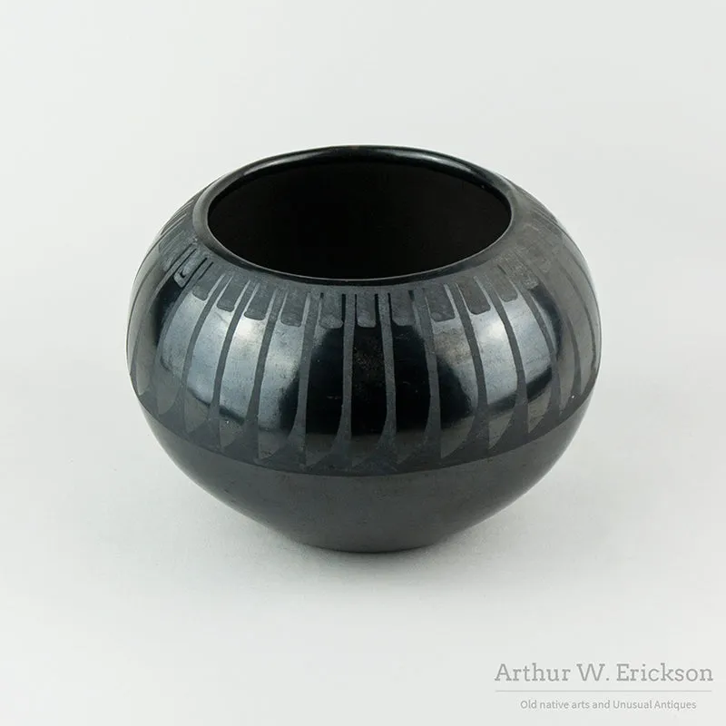 Marie and Julian Globular Jar with Feather Design
