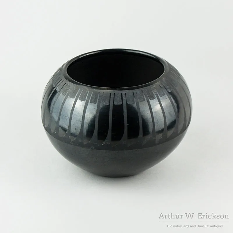 Marie and Julian Globular Jar with Feather Design