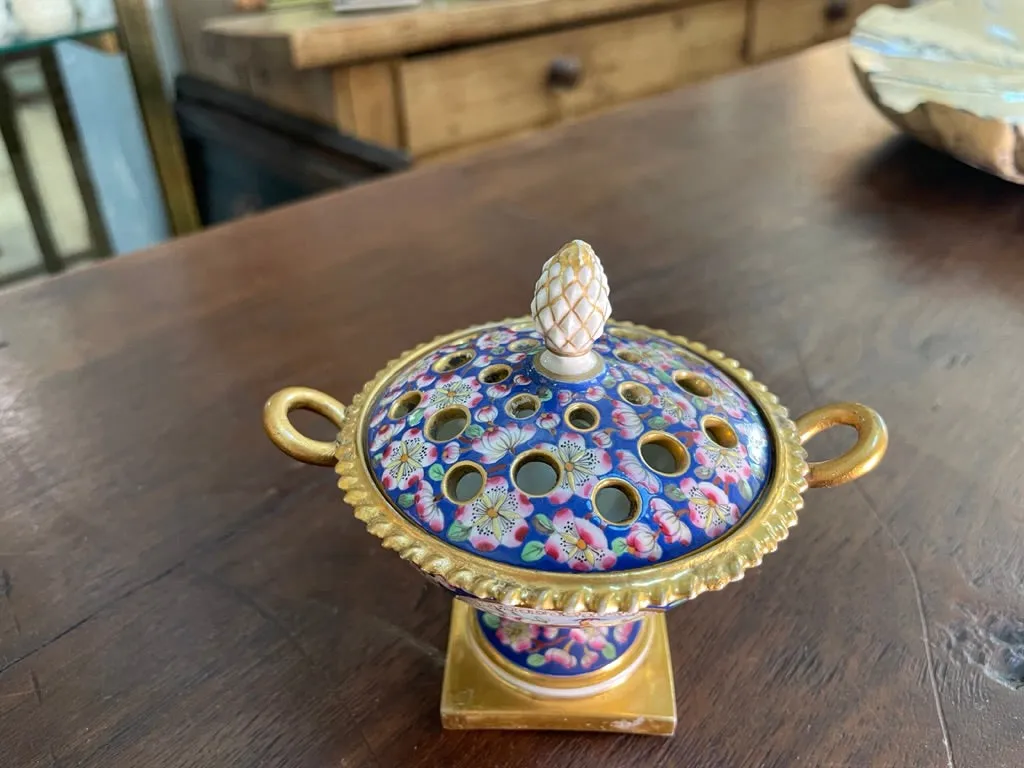 Rare Worcester porcelain Potpourri, c. 1813