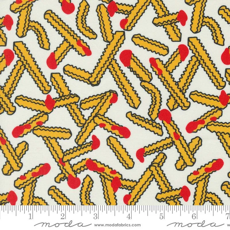 Snack Shack, Lay Off Me I'm Starving in Cream - fat quarter