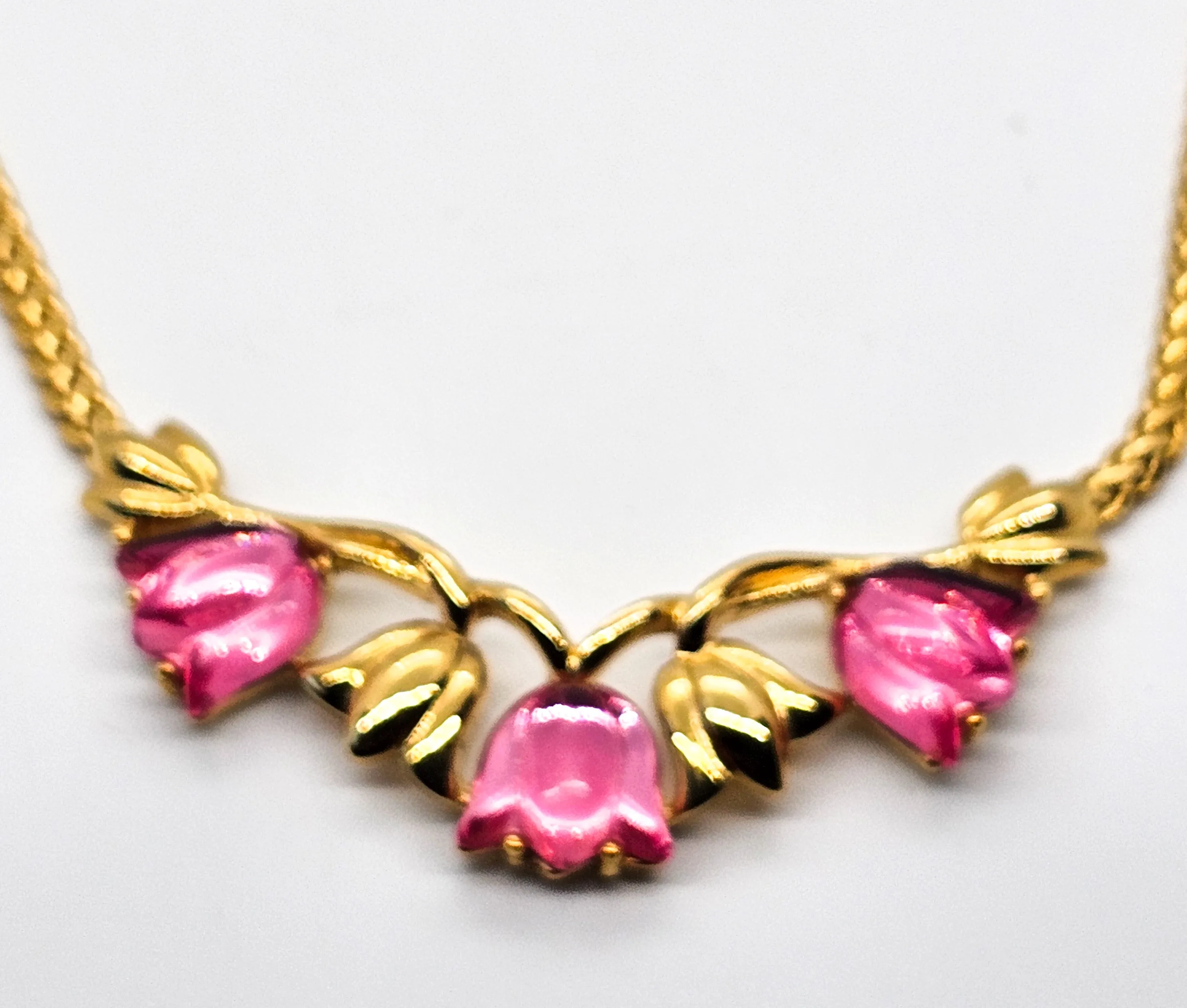 Trifari gold toned pink lucite tulip flower signed vintage gold toned necklace