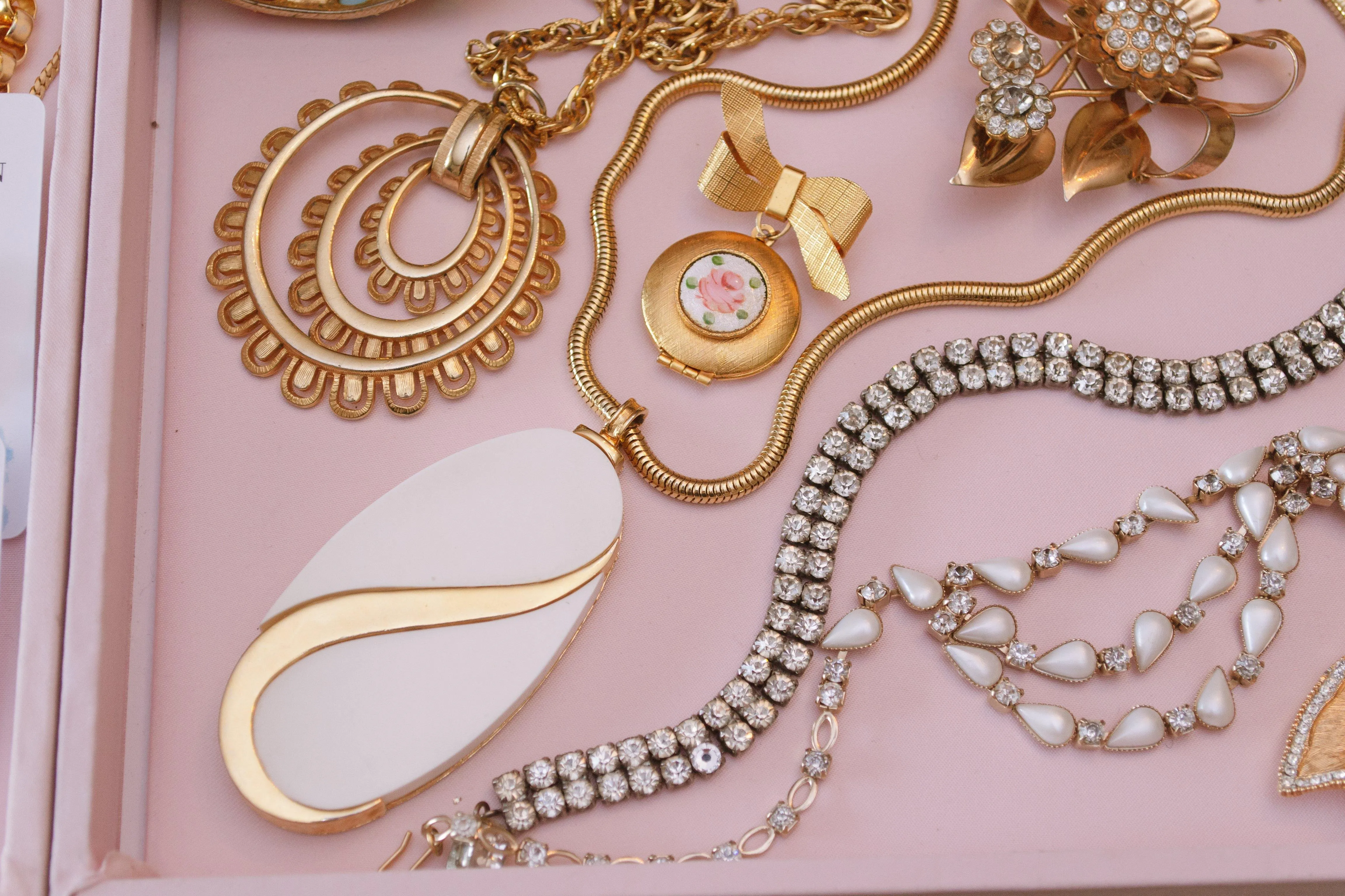 Vintage Alice Caviness White Lucite and Gold Mod Statement Pendant Necklace