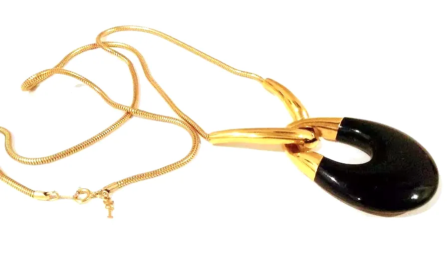 Vintage  Goldplated Signed Crown Trifari Black Lucite Teardrop Pendant Necklace